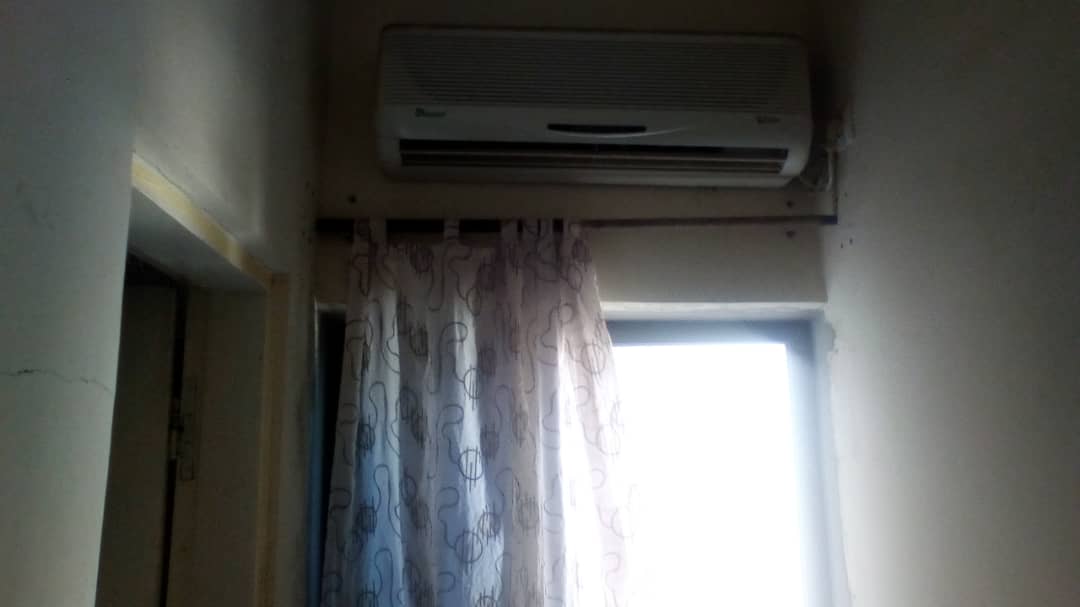 N° 4292 :
                            Immeuble commercial à louer , Adidogome, Lome, Togo : 100 000 XOF/mois